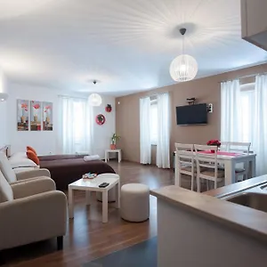 rooms-apartments-72.hotelinzadar.com/
